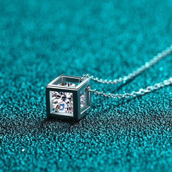 AZ193-X 925 Sterling Silver 1 Carat Moissanite Rubik's Cube Necklace Niche Design High Fashion Cute Girlfriend Souvenir Birthday Gift - Image 4