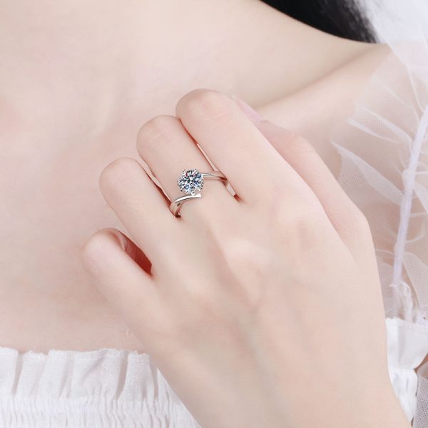 AZ208-J 925 Sterling Silver 1-2 Carat Moissanite Two Tone Flower Ring Temperament Fashion Lady Gorgeous Man Proposal Engagement Marriage - Image 2