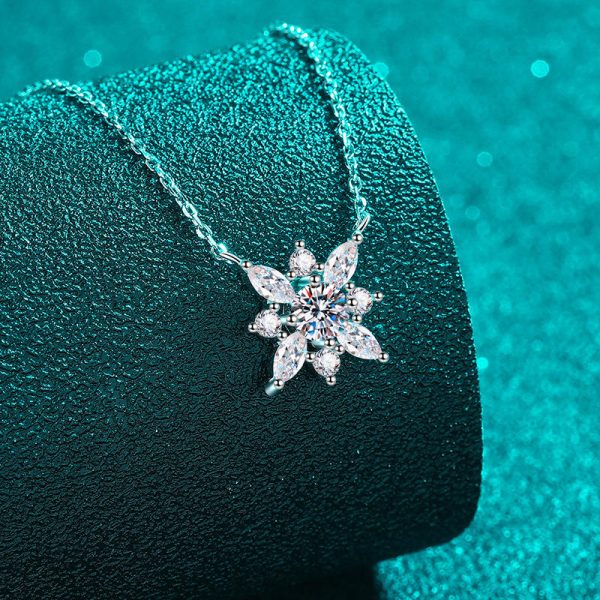 AZ866-X Fashion Trendy Luxury Classic Moissanite Diamond-set Eye Snow Flower Necklace Women s925 Silver Party Jewelry Gift - Image 5