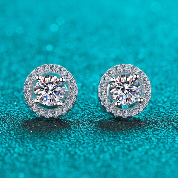 AZ212-E 1.0 ct Moissanite S925 Silver Stud Earrings for Women Plated Pt950 Hollow Round Pattern Ear Studs Lover's Gift Jewelry Wholesale - Image 5