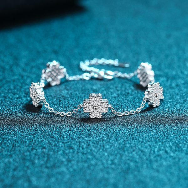 AZ439-S Luxury White Gold 18K 0.64ct Women All Chain Five Four-leaf Clover Micro-inlaid Moissanite Bracelets Platinum Pt950 Fine Jewelry - Image 5