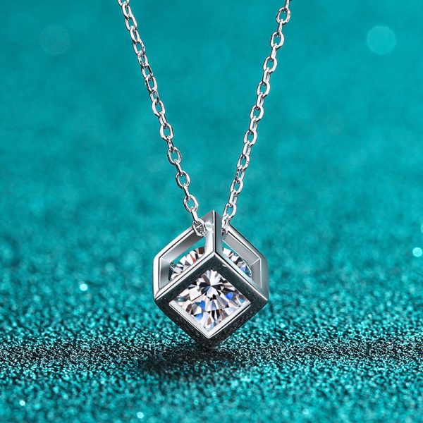 AZ193-X 925 Sterling Silver 1 Carat Moissanite Rubik's Cube Necklace Niche Design High Fashion Cute Girlfriend Souvenir Birthday Gift - Image 3