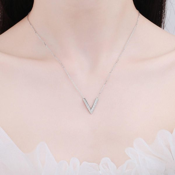 AZ424-X MoisaLuxe Official Store GRA Moissanite Plata Sterling 925 Silver Pendant V-shaped Micro-inlaid Necklace Clavicle Chain Items - Image 2
