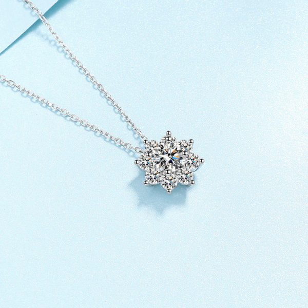 AZ745-X  S925 Sterling Silver New Luxury Full Diamond Sunflower 1-2CT Moissanite Necklace Suitable for Women's Party Jewelry - Image 3
