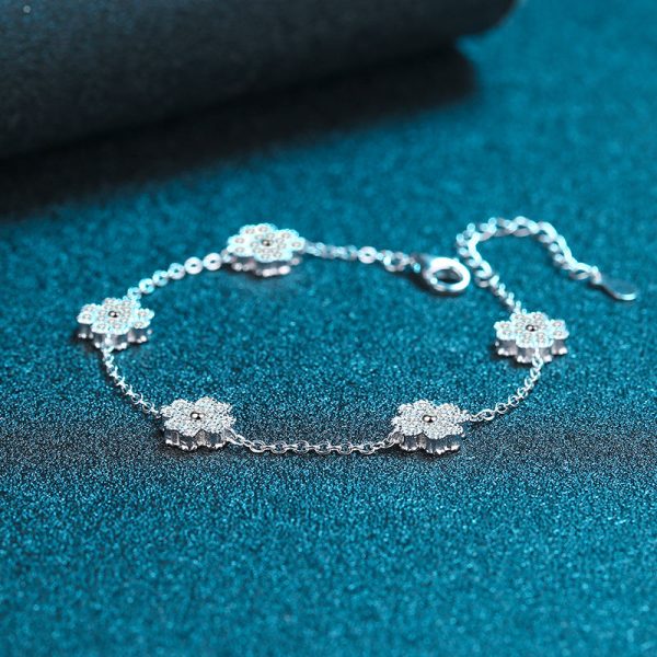 AZ439-S Luxury White Gold 18K 0.64ct Women All Chain Five Four-leaf Clover Micro-inlaid Moissanite Bracelets Platinum Pt950 Fine Jewelry - Image 4