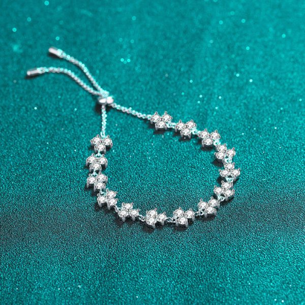 AZ634-S Fashion Luxury Classic Adjustable 4.2Ct Moissanite Lucky Clover Flower Bracelet For Women 925 Silver Party Jewelry - Image 4