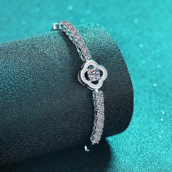 AZ989-S Fashion Trend Luxury Classic White Moissanite Design Clover Bracelet For Charm Women 925 Silver Party Jewelry Gift - Image 4