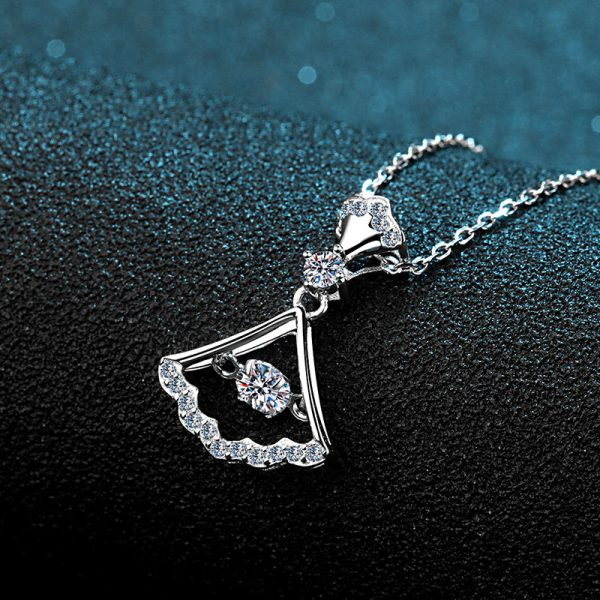 AZ094-X 0.3ct Premium Moissanite Necklace S925 Sterling Silver Petal Pendant Lock Bone Jewelry Women's Luxury Niche GBA Free Gift Box - Image 3