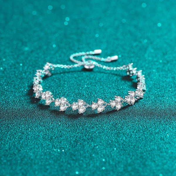 AZ634-S Fashion Luxury Classic Adjustable 4.2Ct Moissanite Lucky Clover Flower Bracelet For Women 925 Silver Party Jewelry - Image 3