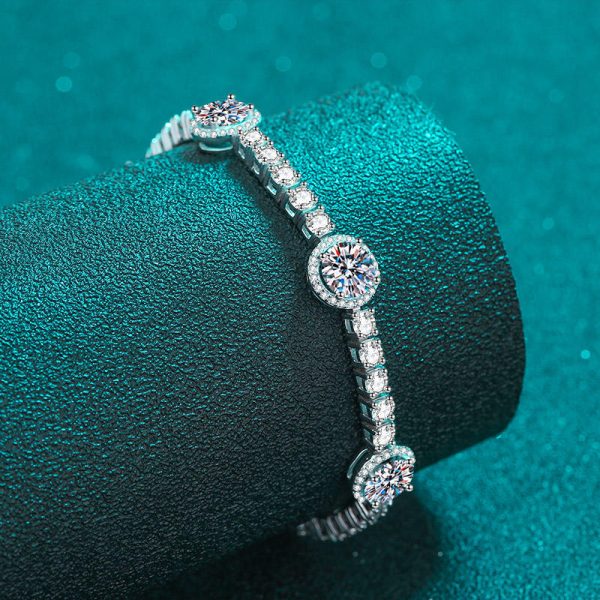 AZ664-S  Luxury Group Inlaid Moissanite 8.3/8.6/9.1Carat Buckle Bracelet, Unique Eye-catching Platinum PT950 Bracelet Female Fine Jewelry - Image 3