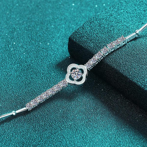 AZ989-S Fashion Trend Luxury Classic White Moissanite Design Clover Bracelet For Charm Women 925 Silver Party Jewelry Gift - Image 3