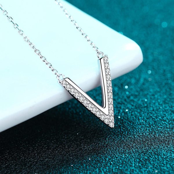 AZ424-X MoisaLuxe Official Store GRA Moissanite Plata Sterling 925 Silver Pendant V-shaped Micro-inlaid Necklace Clavicle Chain Items - Image 3