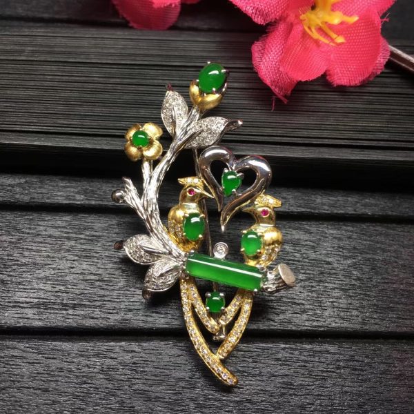 Ladies' Light Luxury Design Elegant Green Leaf Brooch Fashionable And Versatile Niche Design Sense Inlaid Brooch - Image 2