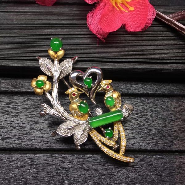 Ladies' Light Luxury Design Elegant Green Leaf Brooch Fashionable And Versatile Niche Design Sense Inlaid Brooch - Image 3