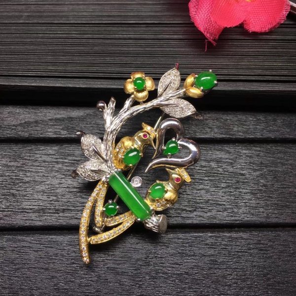 Ladies' Light Luxury Design Elegant Green Leaf Brooch Fashionable And Versatile Niche Design Sense Inlaid Brooch - Image 4
