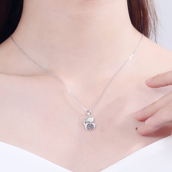 AZ085-X 18K White Gold Platinum PT950 0.3ct Moissanite Cat Pendant Necklace for Women High Polished Finish Jewelry - Image 2