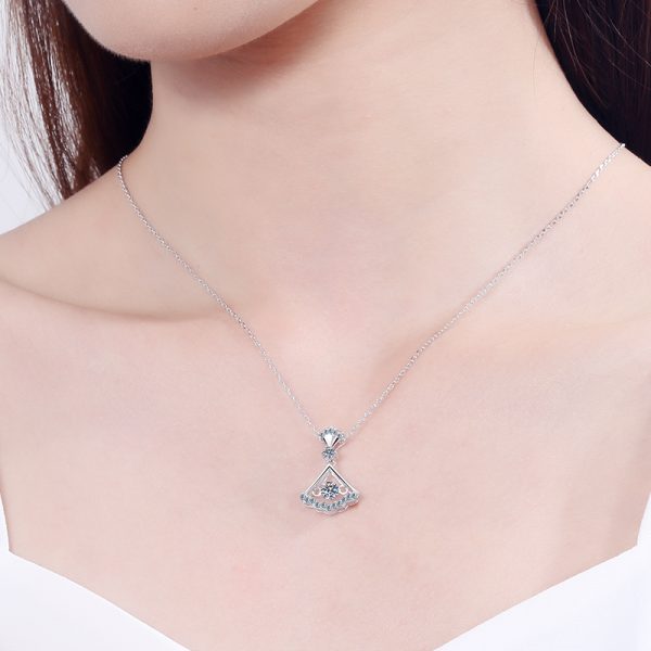 AZ094-X 0.3ct Premium Moissanite Necklace S925 Sterling Silver Petal Pendant Lock Bone Jewelry Women's Luxury Niche GBA Free Gift Box - Image 2