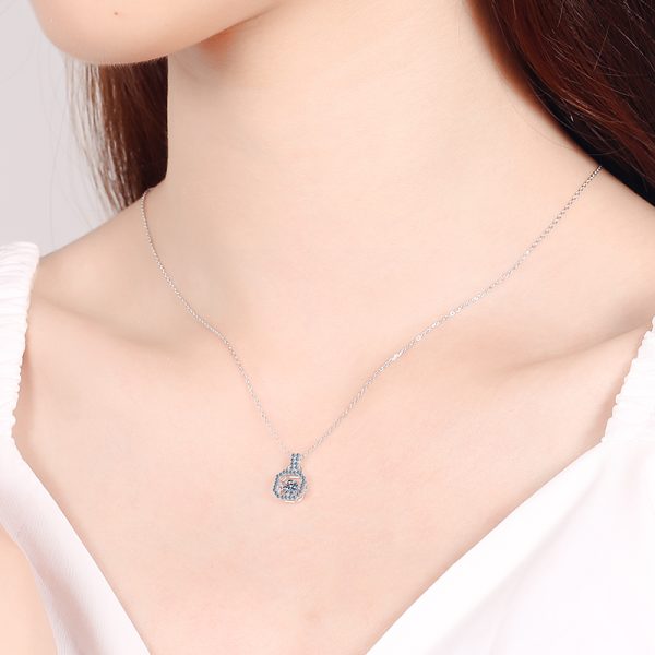 AZ123-X Fashion Trend Luxury Classic 0.5Ct Moissanite Nimble Lock Square Necklace For Women 925 Silver Party Charm Jewelry - Image 2