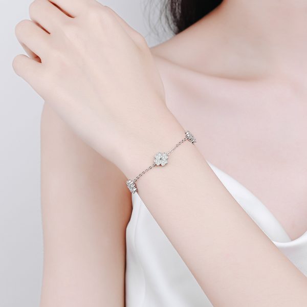 AZ439-S Luxury White Gold 18K 0.64ct Women All Chain Five Four-leaf Clover Micro-inlaid Moissanite Bracelets Platinum Pt950 Fine Jewelry - Image 2